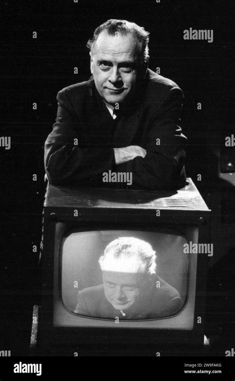 McLuhan, Herbert Marshall (1911–1980) .